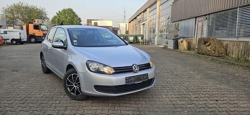 Silber Gebraucht 2009 VW Golf VI Trendline Kleinwagen | 2.990 € (Guter Preis) - Bild 1/4
