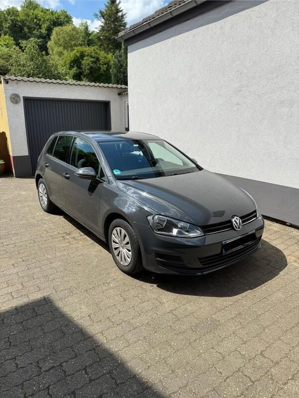Grau Gebraucht 2015 VW Golf VII Trendline Kleinwagen | 9.600 € (Guter Preis) - Bild 1/4