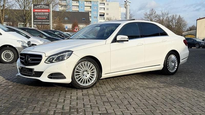 Weiß Gebraucht 2015 Mercedes E350 Avantgarde Limousine | 12.950 € (Guter Preis) - Bild 1/4