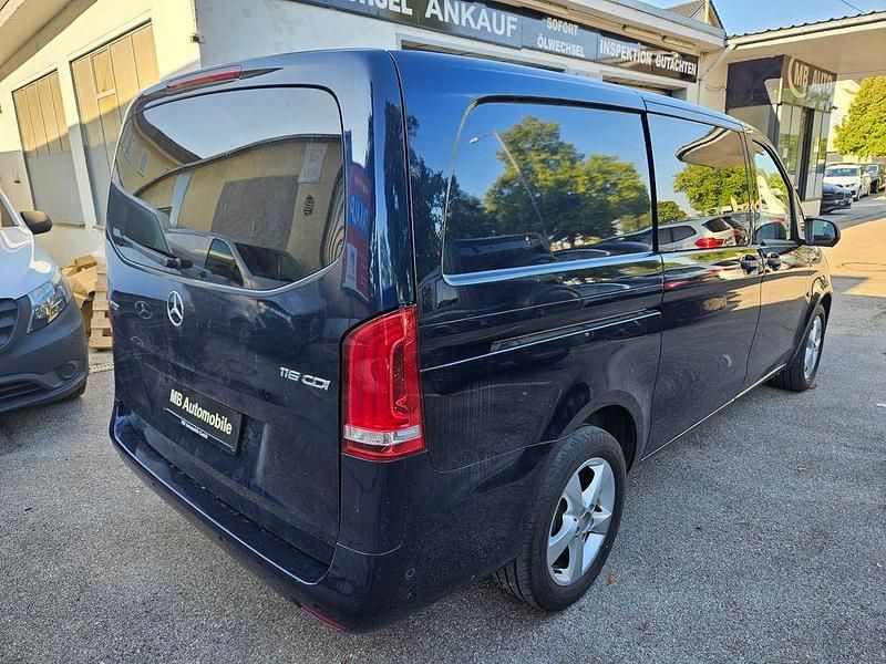 Gebraucht Mercedes Vito 163 PS (119 kW) 2021 Cavansitblau metallic Van