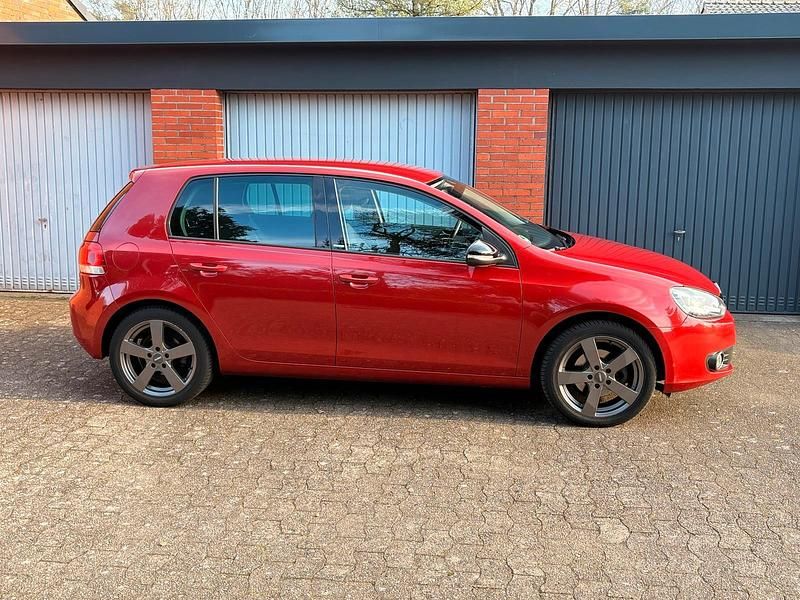 Gebraucht VW Golf VI Style 105 PS (77 kW) 2011 Rot Kleinwagen