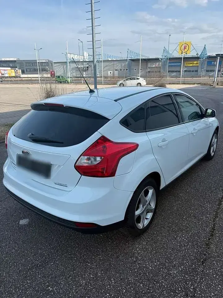 Gebraucht Ford Focus Trend 86 PS (63 kW) 2013 Limousine