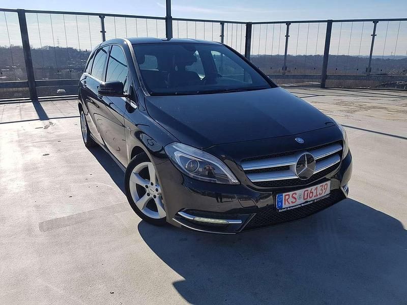 Schwarz Gebraucht 2012 Mercedes B180 Edition Van / Kleinbus | 9.999 € (Fairer Preis) - Bild 1/4