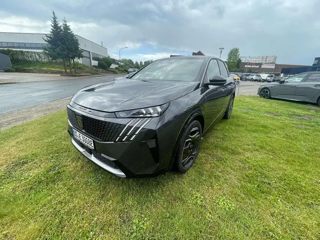 Gebraucht Peugeot e-3008 Long Range 169 kW (231 PS) 2025 Grau SUV