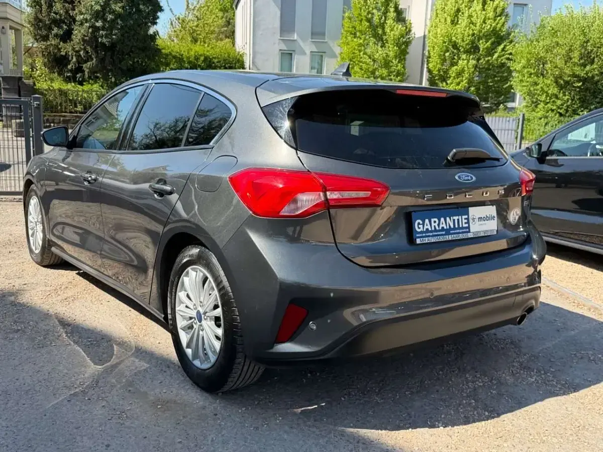Używany Ford Focus Titanium 125 KM (91 kW) 2019 Szary Sedan/Limuzyna
