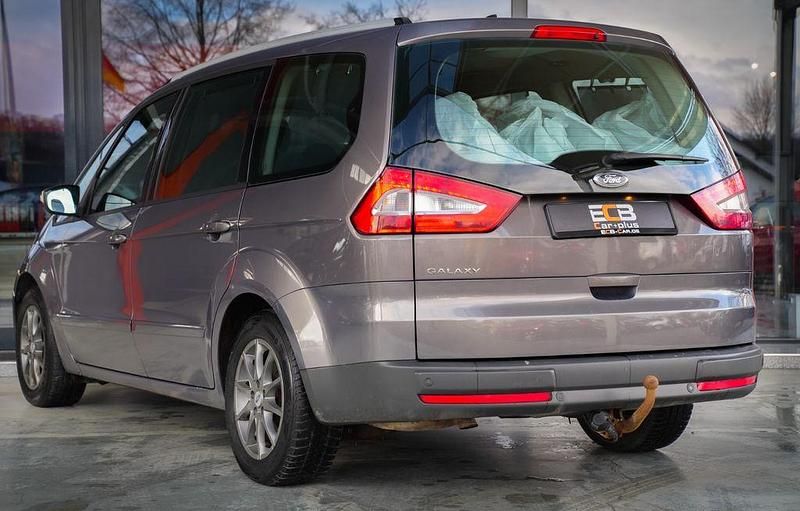 Gebraucht Ford Galaxy Trend 116 PS (85 kW) 2011 Braun Van / Kleinbus