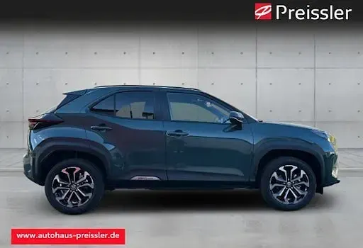 Neu Toyota Yaris Cross 130 PS (95 kW) 2026 Grün SUV