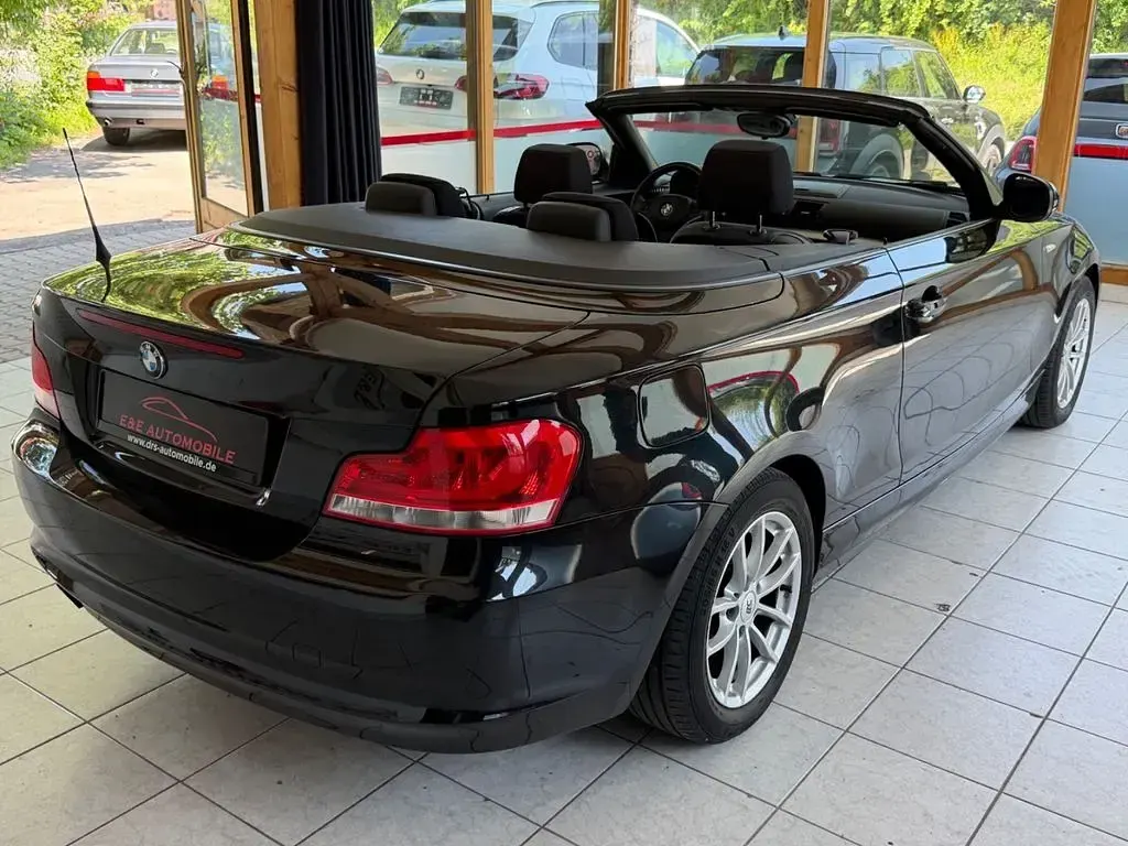 Gebraucht BMW 118 Cabriolet Sport Line 143 PS (105 kW) 2012 Schwarz Cabrio