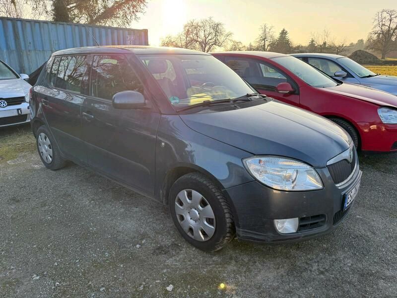 Grau Gebraucht 2009 Skoda Fabia Classic Limousine | 1.000 € (Superpreis) - Bild 1/4