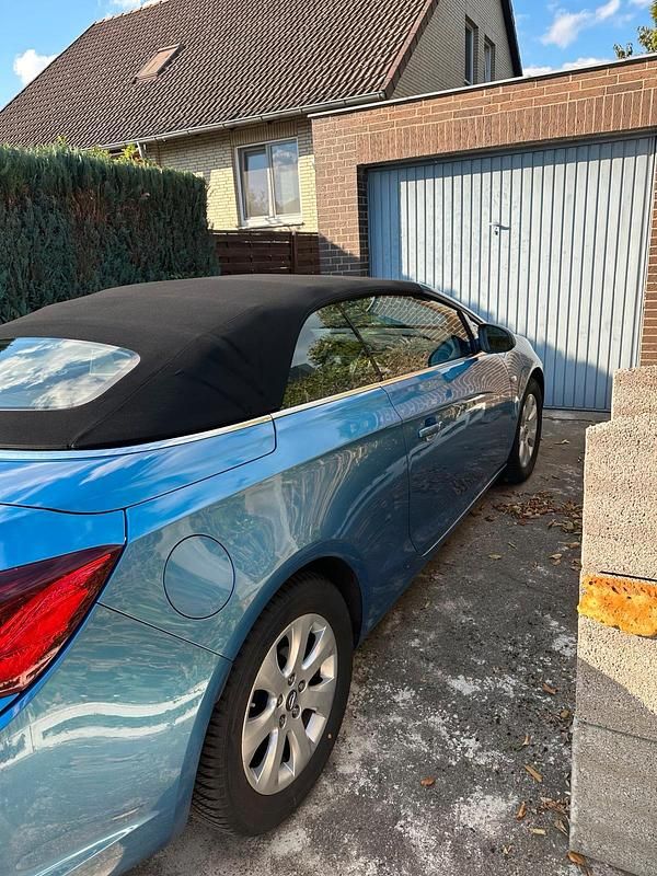 Gebraucht Opel Cascada 140 PS (102 kW) 2016 Blau Cabrio
