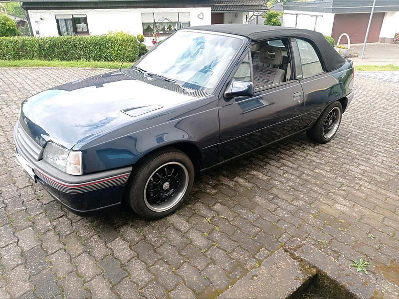 Blau Gebraucht 1989 Opel Kadett Cabrio | 2.999 € - Bild 1/4