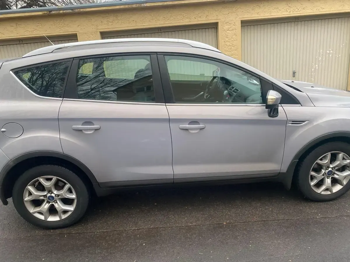 Gebraucht Ford Kuga 136 PS (100 kW) 2011 Grau SUV