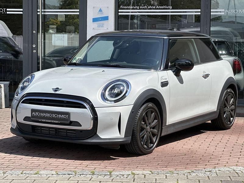 White silver metallic Gebraucht 2021 Mini Cooper Classic Kleinwagen | 22.950 € (Fairer Preis) - Bild 1/4