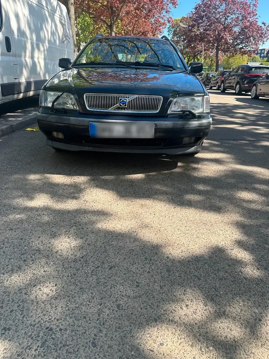 Second-hand Volvo V40 122 CP (89 kW) 2000 Albastru Break