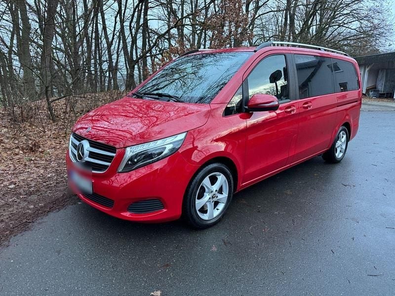 Gebraucht Mercedes V220 Edition 163 PS (119 kW) 2019 Rot Van / Kleinbus