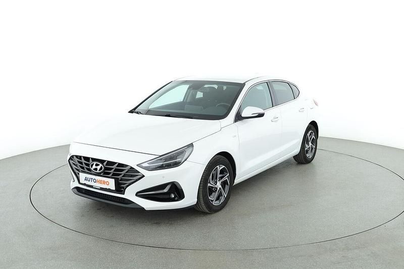 Weiß Gebraucht 2022 Hyundai i30 N Line Limousine | 17.140 € - Bild 1/3