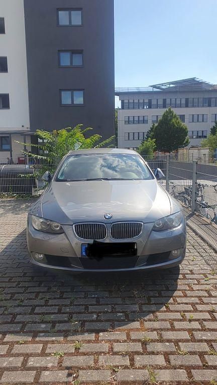 Grau Gebraucht 2008 BMW 325 Sport Line Coupé | 7.290 € (Guter Preis) - Bild 1/4