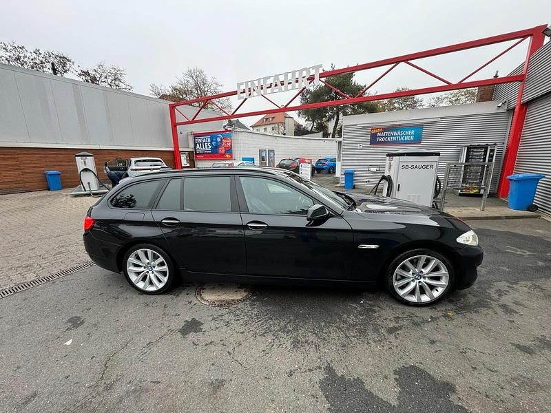 Gebraucht BMW 520 184 PS (135 kW) 2011 Schwarz Kombi