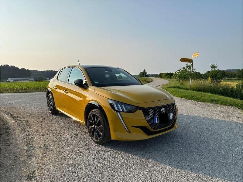 Gelb Gebraucht 2022 Peugeot 208 GT Kleinwagen | 14.500 € (Guter Preis) - Bild 1/4
