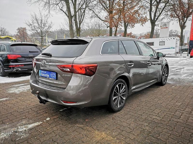 Gebraucht Toyota Avensis Team 147 PS (108 kW) 2018 Grau Kombi