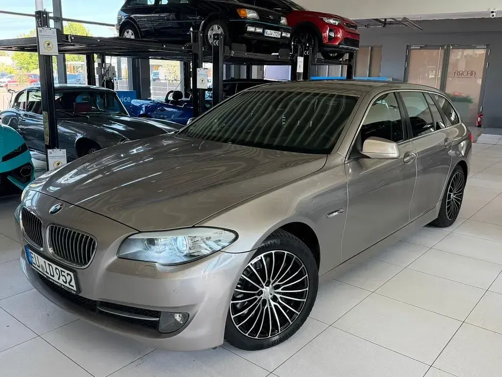 Usado BMW 530 Performance 245 CV (180 kW) 2010 Plateado Berlina