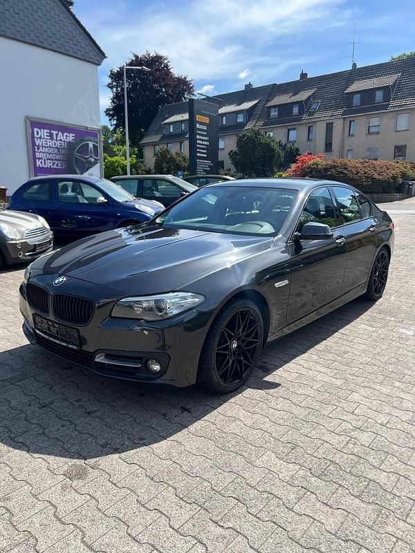 Schwarz Gebraucht 2016 BMW 530 Limousine | 12.900 € - Bild 1/4