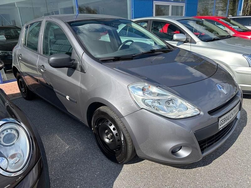 Second-hand Renault Clio III Expression 75 CP (55 kW) 2009 Berlinǎ