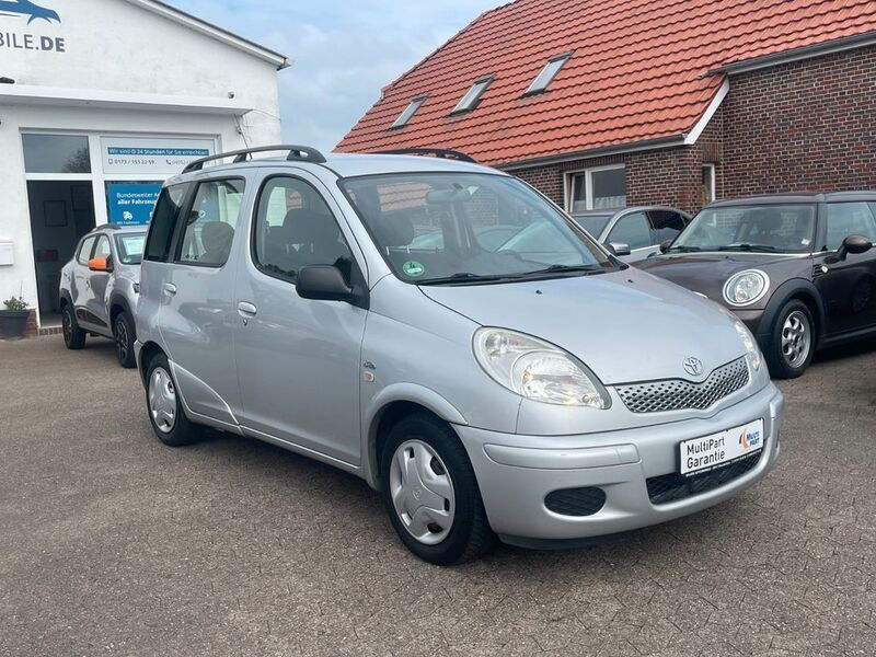 Silber Gebraucht 2005 Toyota Yaris Verso Van / Kleinbus | 3.990 € (Guter Preis) - Bild 1/4