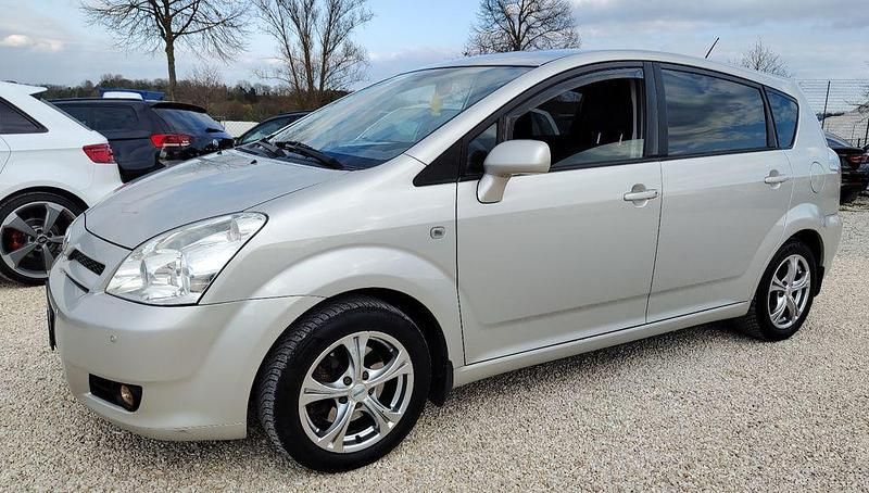 Silber Gebraucht 2007 Toyota Corolla Verso Edition Van / Kleinbus | 4.000 € (Fairer Preis) - Bild 1/4