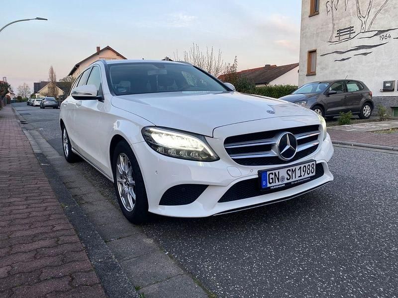 Weiß Gebraucht 2019 Mercedes C220 Limousine | 14.200 € (Guter Preis) - Bild 1/4
