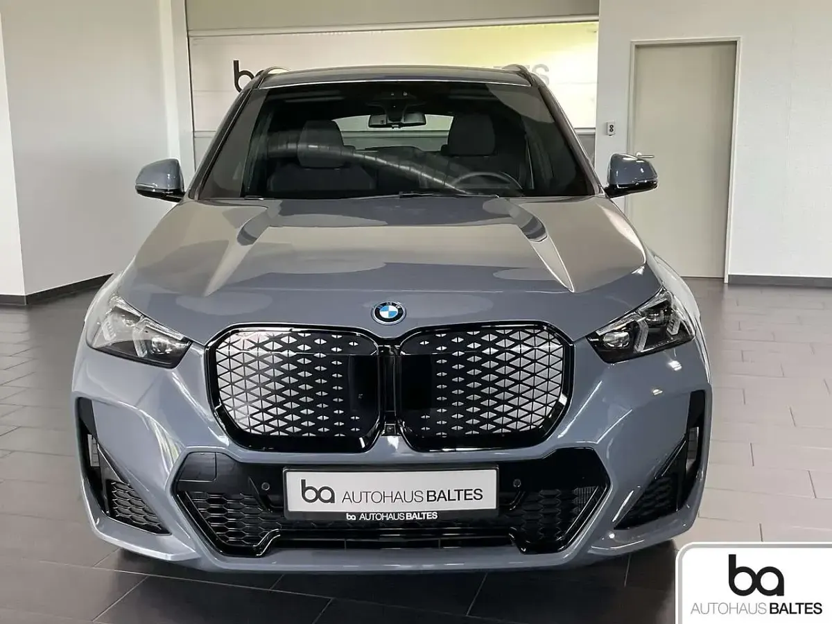 Gebraucht BMW iX1 M Sport 150 kW (204 PS) 2025 Grau SUV