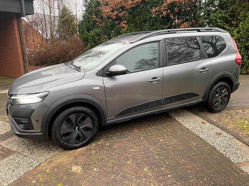 Gebraucht Dacia Jogger Expression 110 PS (80 kW) 2024 Grau Van / Kleinbus
