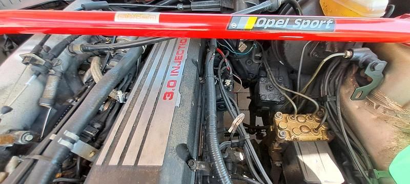 Silber Gebraucht 1987 Opel Omega Limousine | 13.500 € - Bild 1/4