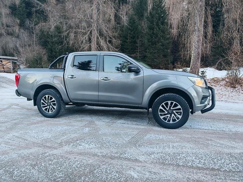 Grau Gebraucht 2017 Nissan Navara Abholung | 24.999 € (Fairer Preis) - Bild 1/4