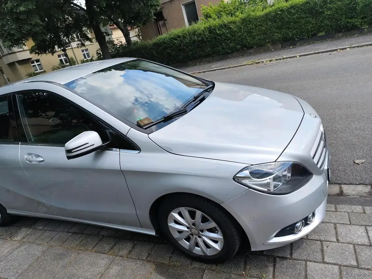 Gebraucht Mercedes B180 122 PS (89 kW) 2012 Silber Kleinwagen