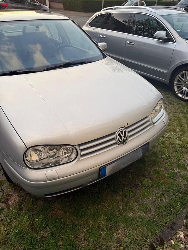 Usata VW Golf IV 105 CV (77 kW) 2000 Argento Utilitaria