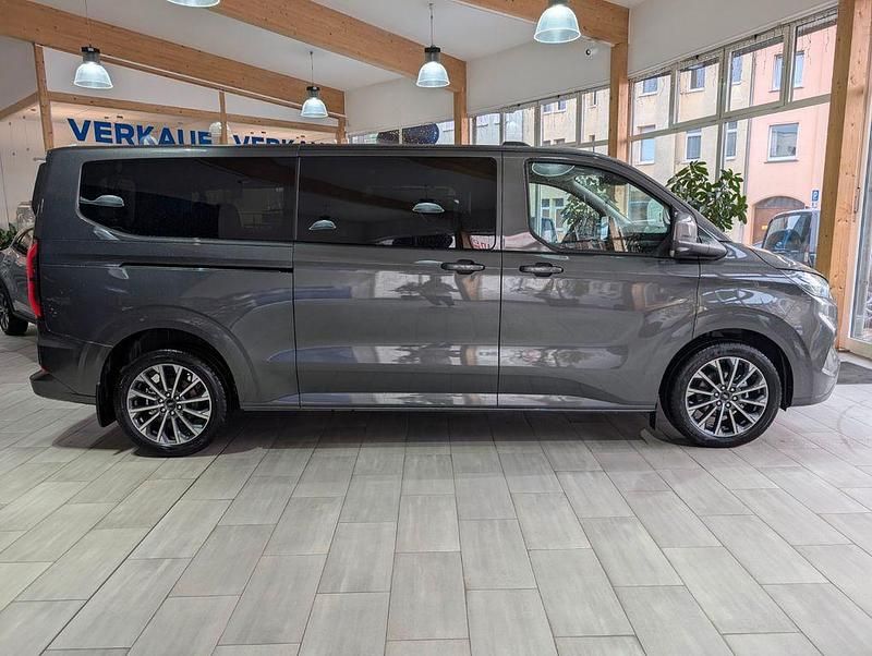 Neu Ford Tourneo 170 PS (125 kW) 2025 Grau Van / Kleinbus
