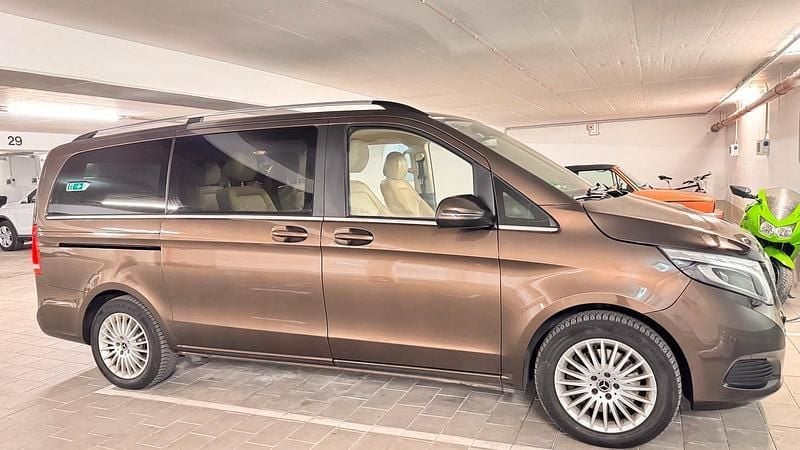 Braun Gebraucht 2018 Mercedes V250 Van / Kleinbus | 34.000 € (Superpreis) - Bild 1/4