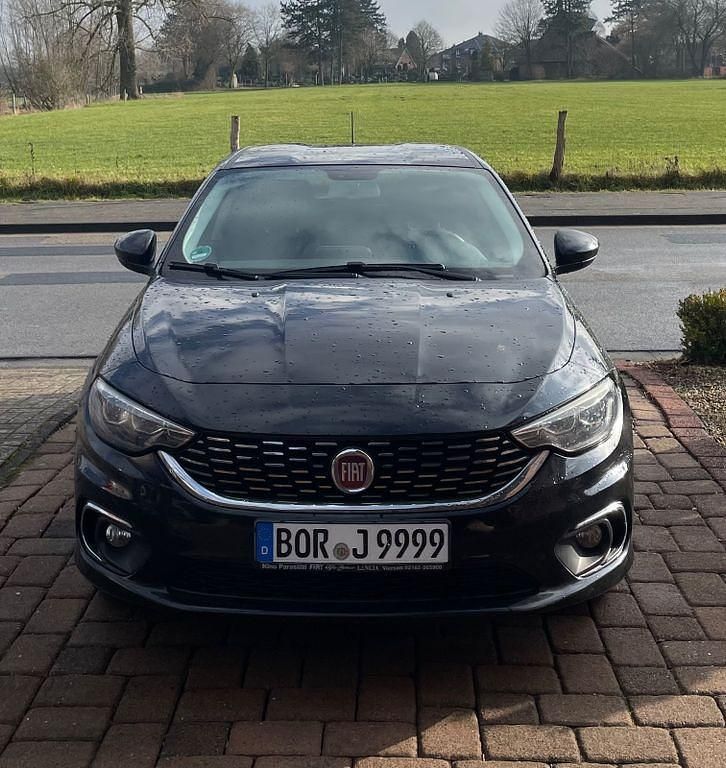 Schwarz Gebraucht 2016 Fiat Tipo Lounge Limousine | 6.299 € (Fairer Preis) - Bild 1/4