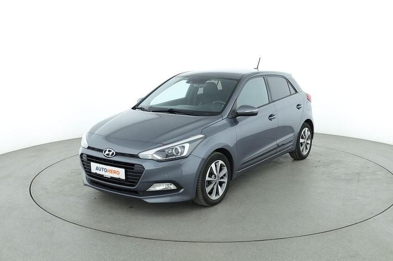 Grau Gebraucht 2017 Hyundai i20 YES! Limousine | 11.350 € (Fairer Preis) - Bild 1/3
