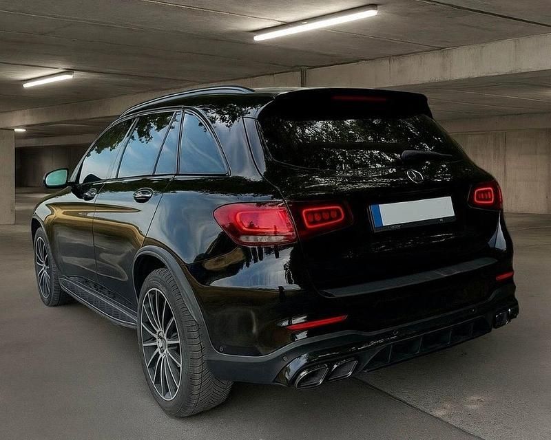 Schwarz Gebraucht 2019 Mercedes GLC300 AMG line SUV | 42.700 € (Teuer) - Bild 1/4