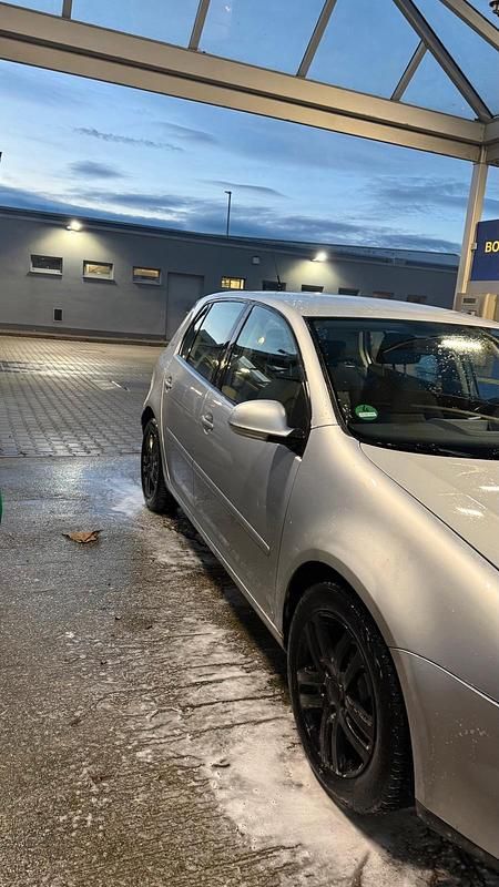 Gebraucht VW Golf V 104 PS (76 kW) 2007 Silber Kleinwagen