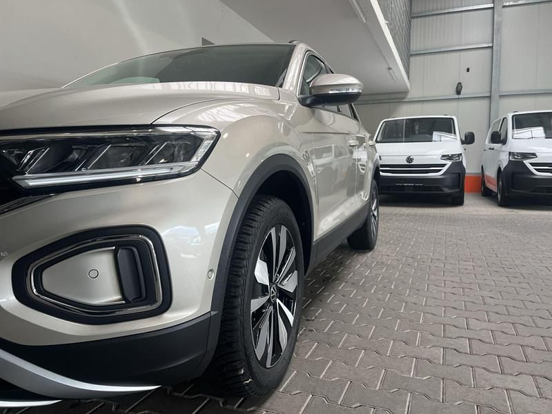 Gebraucht VW T-Roc Move 150 PS (110 kW) 2024 Ivory silver (metallic) SUV