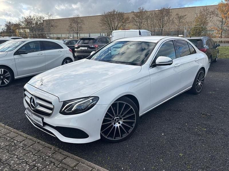 Polarweiss unilack Gebraucht 2018 Mercedes E200 Avantgarde Limousine | 21.990 € (Fairer Preis) - Bild 1/4