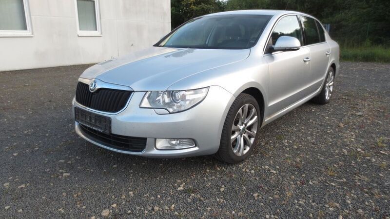 Silber Gebraucht 2008 Skoda Superb Ambition Limousine | 2.990 € (Guter Preis) - Bild 1/4