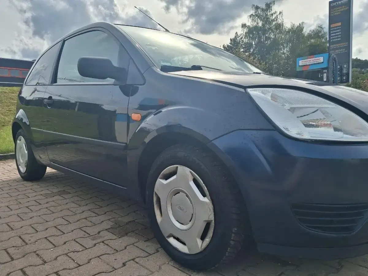 Gebraucht Ford Fiesta 60 PS (44 kW) 2005 Blau Kleinwagen