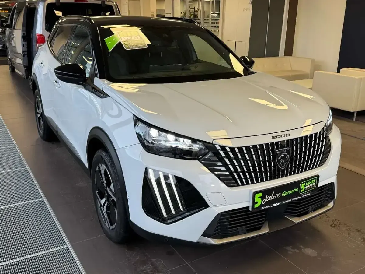 Gebraucht Peugeot 2008 GT 131 PS (96 kW) 2023 Weiss/typ aussenverkleidung me SUV