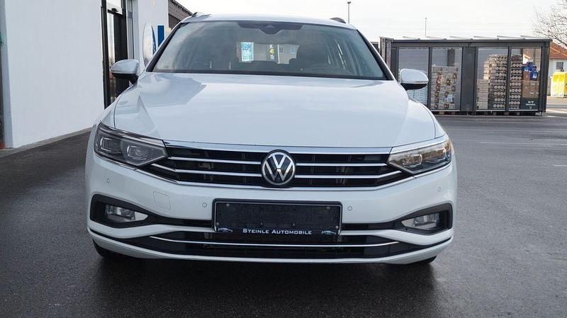 Weiß Gebraucht 2021 VW Passat Business Kombi | 20.199 € (Etwas zu teuer) - Bild 1/4