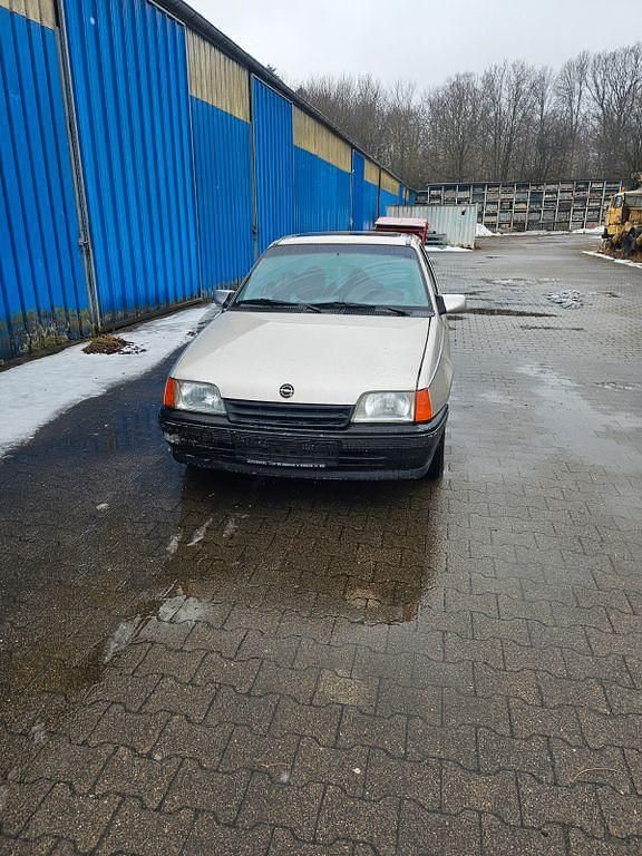 Gebraucht Opel Kadett 75 PS (55 kW) 1988 Silber Kleinwagen