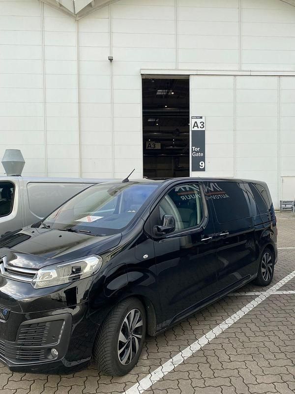 Schwarz Gebraucht 2021 Citroën Spacetourer Feel Van / Kleinbus | 28.000 € - Bild 1/3